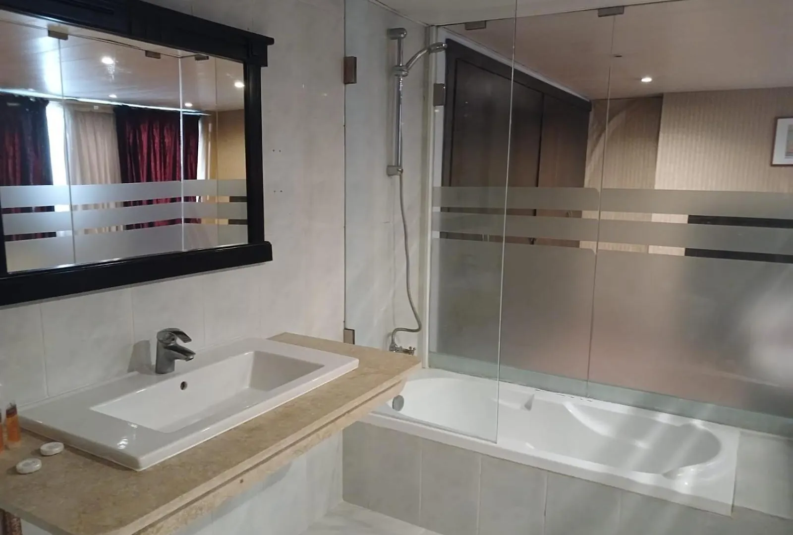 Caesar'S Park Hotel Beirut