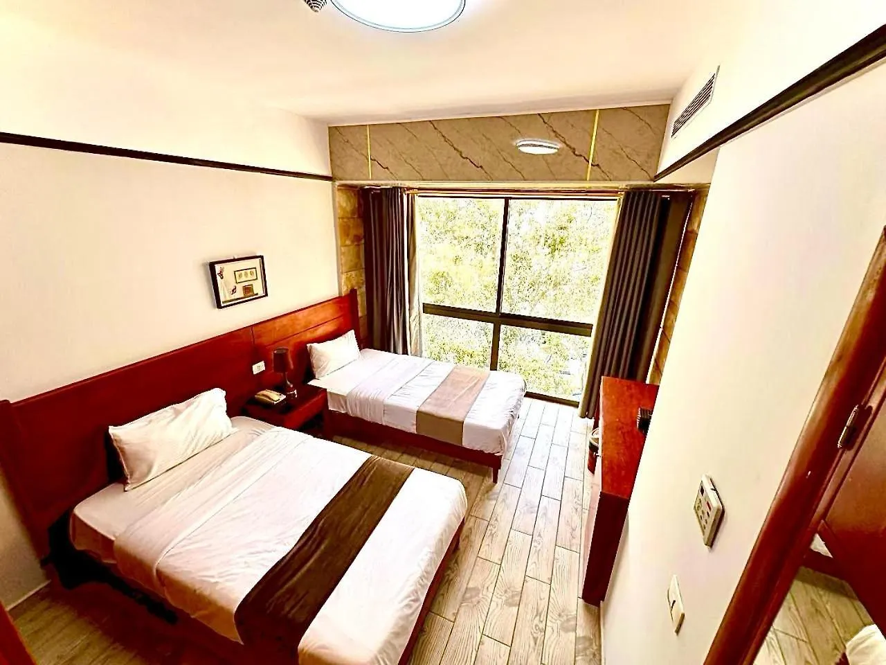 فندق سيزرز بارك بيروت 4*,  لبنان