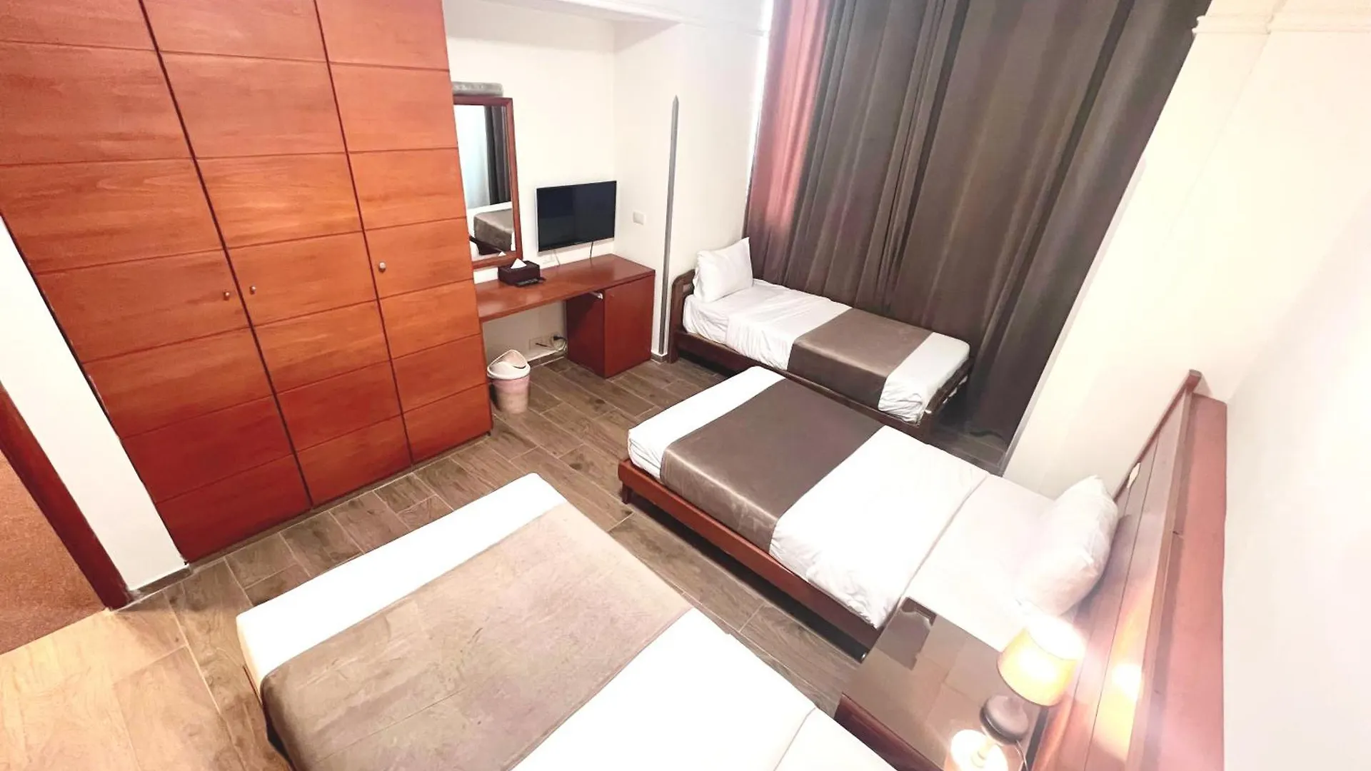 فندق سيزرز بارك بيروت 4*,