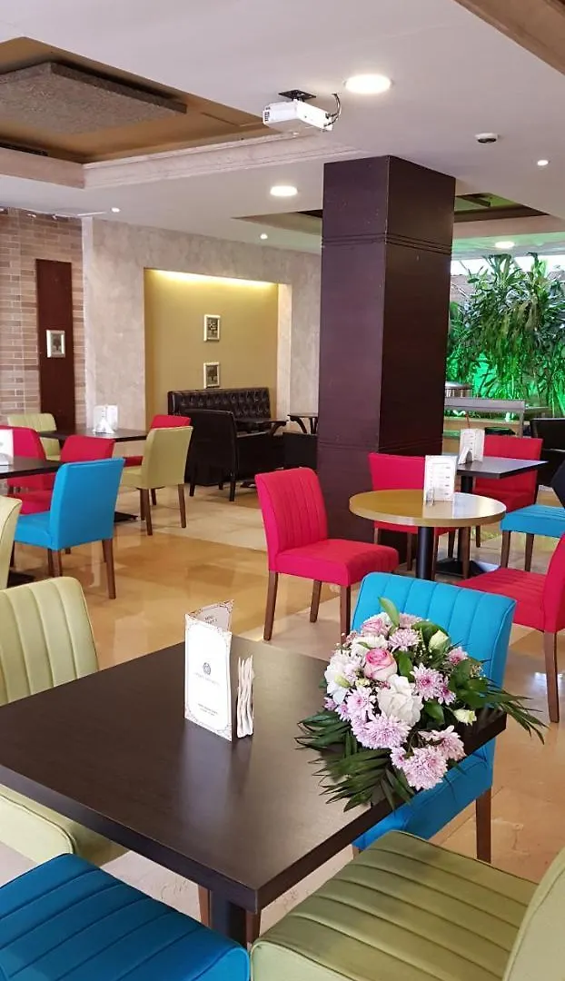 فندق سيزرز بارك بيروت 4*,  لبنان